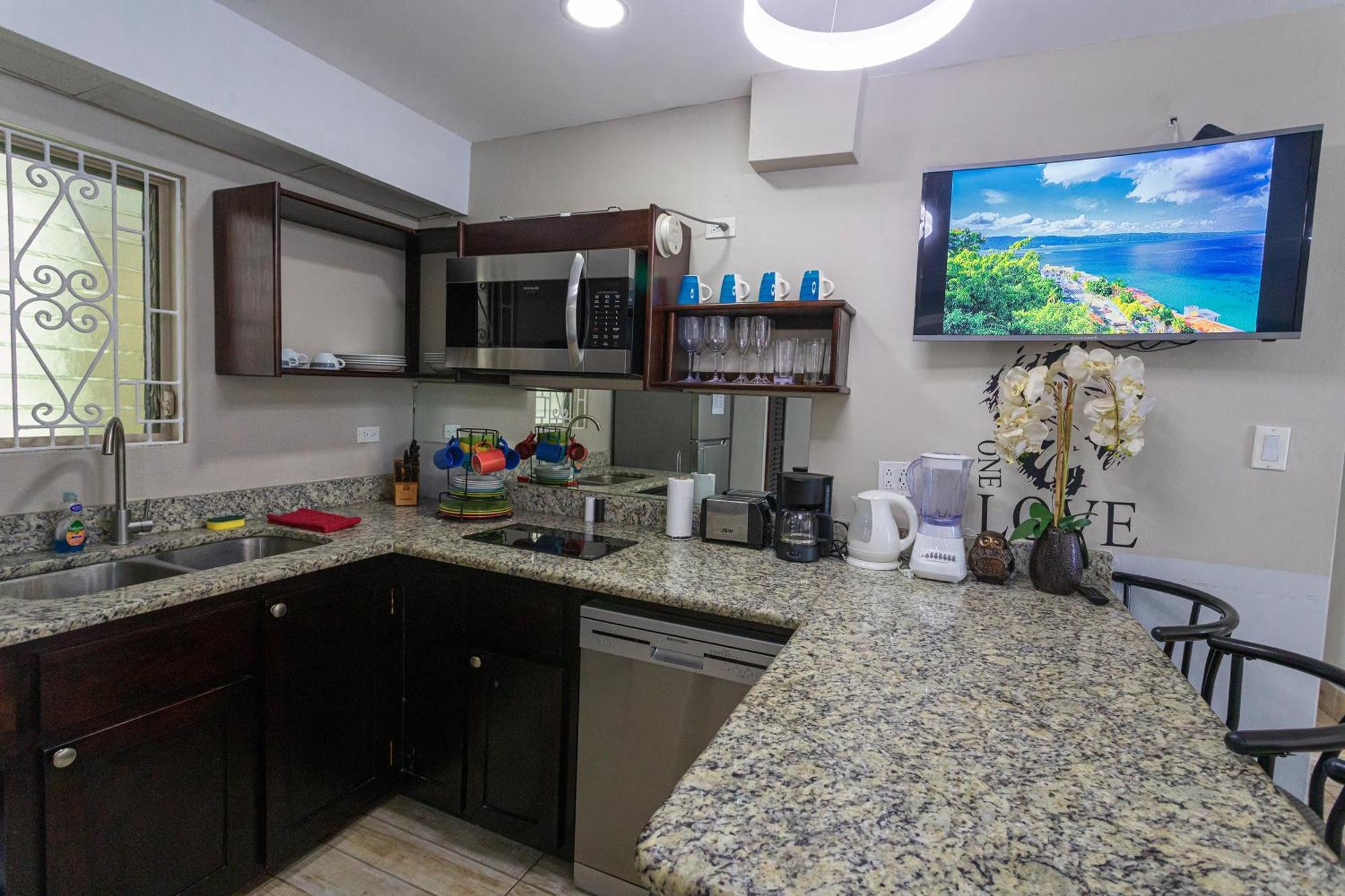 Montego Bay Club Apartments Ngoại thất bức ảnh
